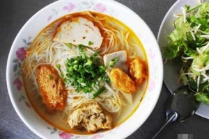 Ăn vặt Bún Chả Hiền Tấn