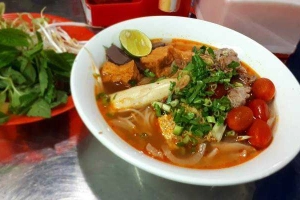 Ăn vặt Bún Riêu Cô Sáu