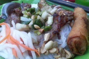 Ăn vặt Bún Thịt Nướng 18K - Quốc Lộ 13