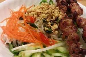 Ăn vặt Bún Thịt Nướng Bà Tám - Lê Hồng Phong