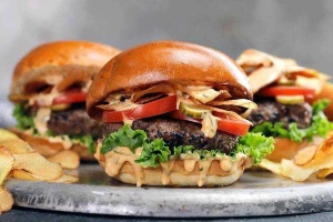 Ăn vặt Burger Nhà Làm