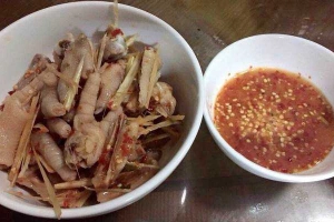 Ăn vặt Chân Gà Chua Cay Sả Ớt