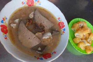 Ăn vặt Cháo Lòng Bình Dân - Chung Cư Đào Duy Từ