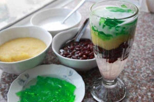 Ăn vặt Chè Ba Màu - Nguyễn Phi Khanh