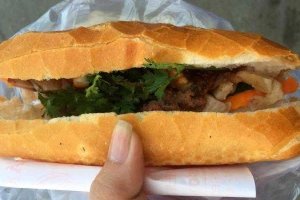 Ăn vặt Chè & Bánh Mì - Xuân Đỉnh