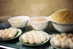 Ăn vặt Chè & Bánh Trôi - Chân Cầm