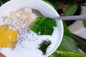 Ăn vặt Chè Bát Cô Tâm