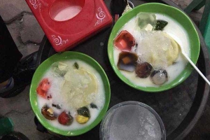 Ăn vặt Chè Bơ & Hoa Quả Dầm - Hoàng Văn Thụ