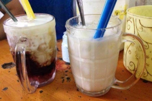 Ăn vặt Chè Cầu Thang