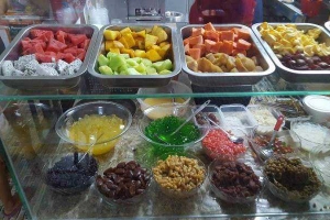 Ăn vặt Chè Hoàng Kim - Võ Văn Ngân