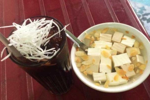 Ăn vặt Chè Khúc Bạch & Bánh Gối
