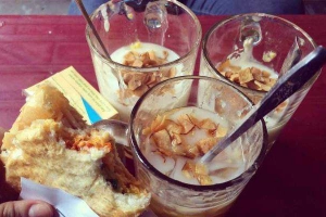 Ăn vặt Chè & Tào Phớ - Đại Học Thương Mại