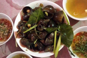Ăn vặt Chè Thái, Ốc Luộc & Nem Chua Rán - Chùa Láng