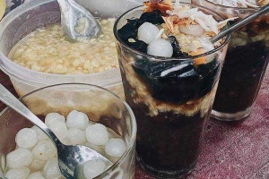 Ăn vặt Chè Thập Cẩm - Triều Khúc