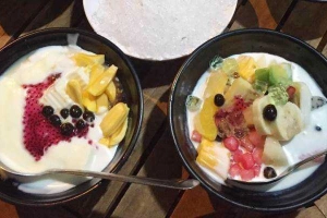 Ăn vặt Chè Thủy - Hàng Chiếu