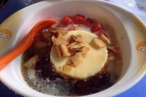 Ăn vặt Chè Xuka - Ngõ Chợ Khâm Thiên