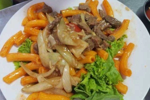 Ăn vặt Chị Thủy - Bánh Mì & Nui Xào Bò