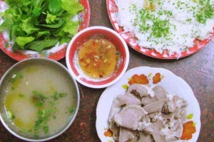 Ăn vặt Cô Bông - Cháo Lòng & Bánh Hỏi