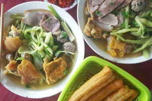 Ăn vặt Cô Hằng - Bún Mọc Dọc Mùng