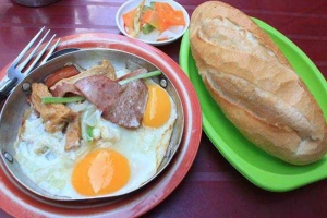 Ăn vặt Cô Hồng Quán - Bánh Mì & Xôi Thập Cẩm