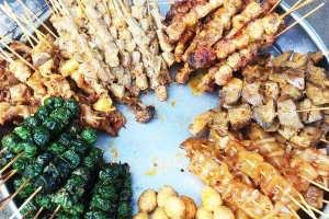 Ăn vặt Cô Liên - Xiên Que Ngô Quyền