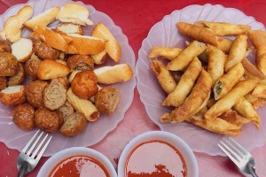 Ăn vặt Cô Minh - Nem Rán & Cá Viên Chiên