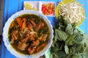 Ăn vặt Cô Nga - Bánh Mì & Hủ Tiếu Bò Kho
