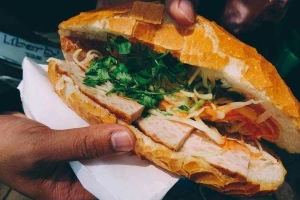 Ăn vặt Cô Thúy - Bánh Mì