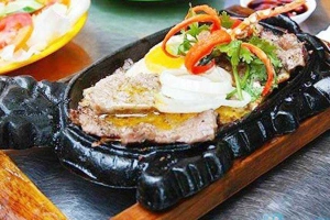 Ăn vặt Cô Tuyết - Mì Xào Bò & Bò Né