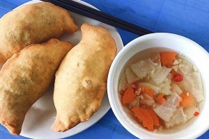 Ăn vặt Cô Yến - Bánh Batiso, Tiết Hầm & Gà Hầm