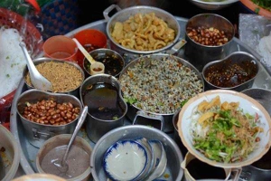 Ăn vặt Cơm & Bún Hến O Móm