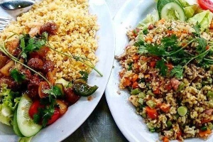 Ăn vặt Cơm Chiên Tom