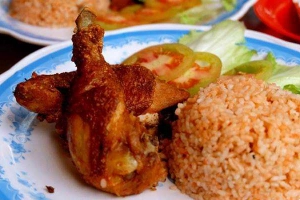 Ăn vặt Cơm Gà Xối Mỡ Quang Tâm