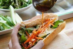 Ăn vặt Cười Lên Cái Coi - Bánh Mì Heo Rừng Nướng - Hoa Sứ