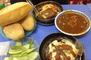 Ăn vặt Duy Quân - Bánh Mì Sốt Vang