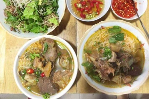 Ăn vặt Gánh Bún Bò Mệ Kéo