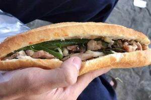 Ăn vặt Hai Trung - Bánh Mì Heo Quay