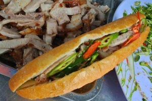 Ăn vặt Hòa Đạt - Bánh Mì Heo Quay