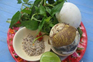 Ăn vặt Hòa Phát - Trứng Vịt Lộn