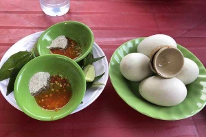 Ăn vặt Hột Vịt Lộn Úp Mề