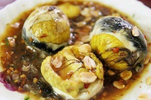 Ăn vặt Hột Vịt Lộn Xào Me - Vạn Kiếp