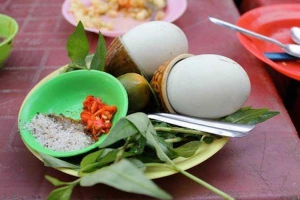 Ăn vặt Hột Vịt Lộn