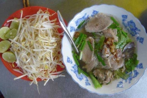Ăn vặt Hủ Tiếu Bình Dân - Nguyễn Tất Thành