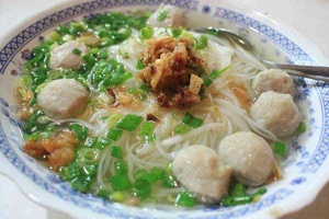 Ăn vặt Hủ Tiếu Bò Viên & Chè Mè Đen - Thái Phiên