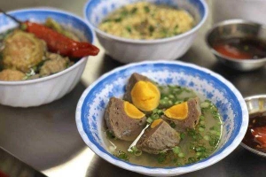 Ăn vặt Hủ Tiếu Mì Bình Dân - Cách Mạng Tháng 8