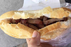 Ăn vặt Hùng Ký - Bánh Mì Heo Quay