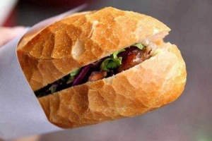 Ăn vặt Hưng Phát - Bánh Mì Heo Quay Giòn Tan
