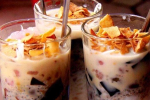 Ăn vặt Huyền Chè - Tập Thể ĐH Thương Mại