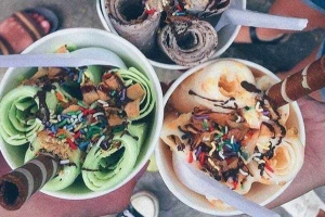 Ăn vặt Kem Cuộn & Gà Rán Five Star