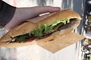 Ăn vặt Luxi - Bánh Mì Kẹp Thịt